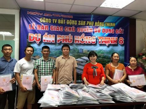 Lễ bàn giao sổ hồng cho cư dân tại dự án Phú Hồng Thịnh 8